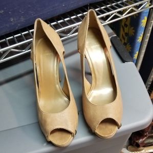 Stuart Weitzman peep toe heels. Beige size 9.5